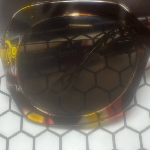 Like New with Original Box Badgley Mischka Twist Sunglasses/Topaz RARE - Picture 3 of 5